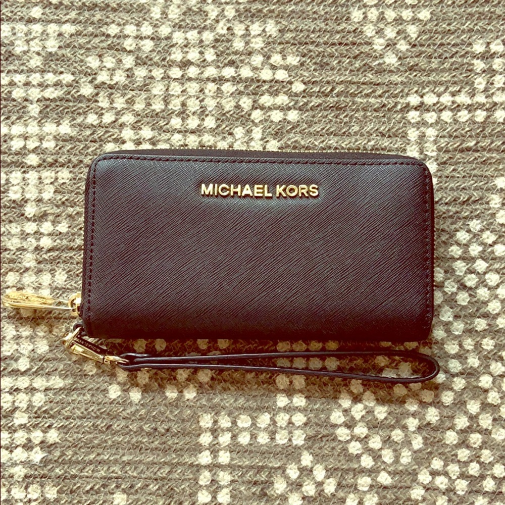 ✨Michael Kors Wristlet